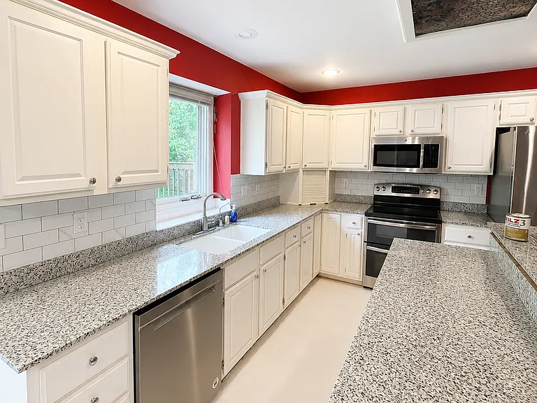 2810 Gill Ave — Photo 9