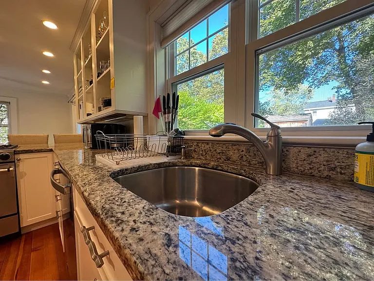 182 Margaret St — Photo 8