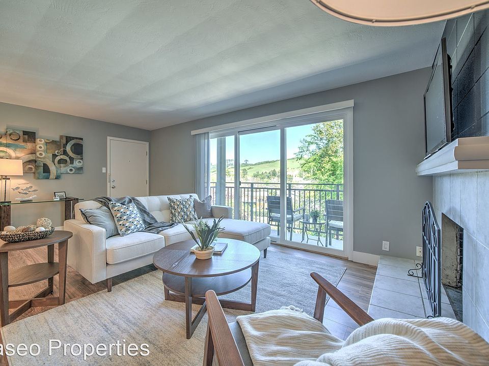 1st image of 10 Shelley Dr APT 6