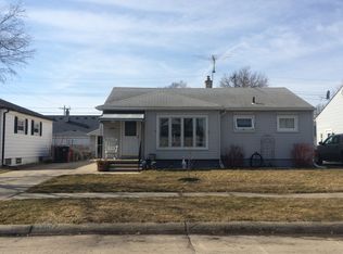 29207 Dembs Dr, Roseville, MI 48066