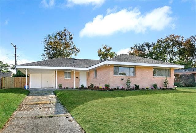 1st image of 2428 Somerset Dr