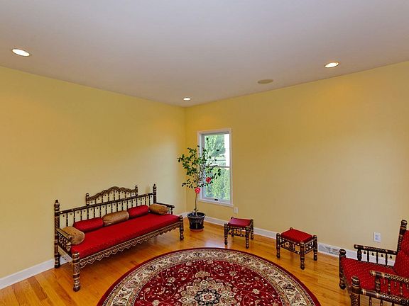 3rd image of 1004 Northwood Ct