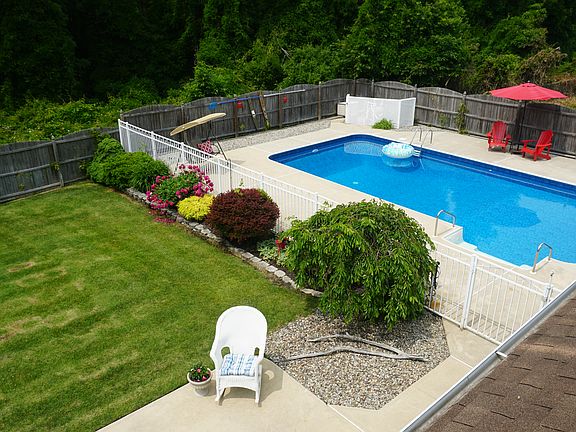 5th image of 344 Killarney Dr