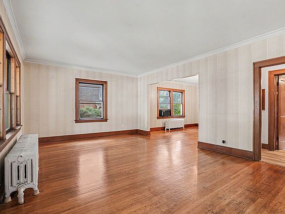 5th image of 438 Wilder St