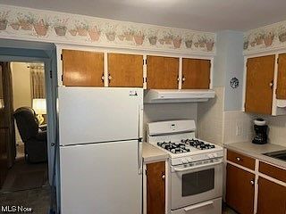 2nd image of 794 E Archwood Ave