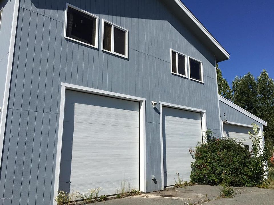 2nd image of 10901 Forest Dr