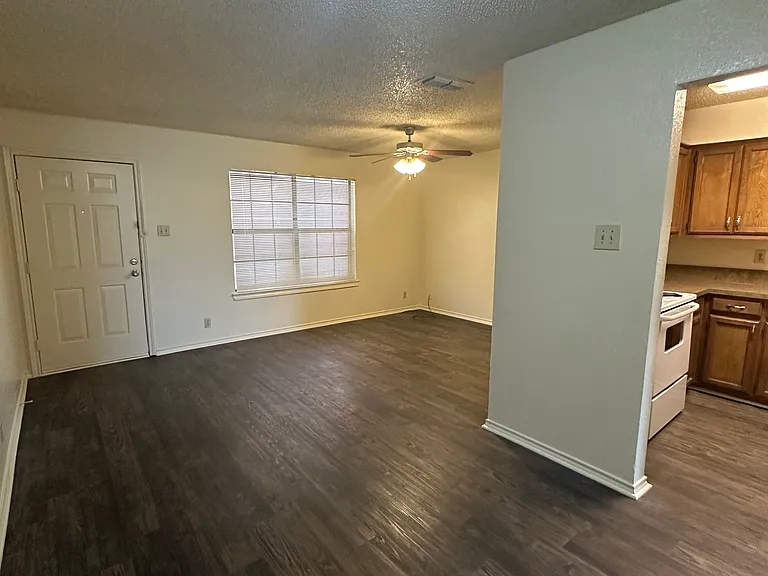 721 Avenue A #3 — Photo 4