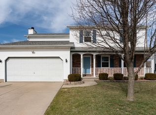 3414 Fountain Lake Dr, Bloomington, IL