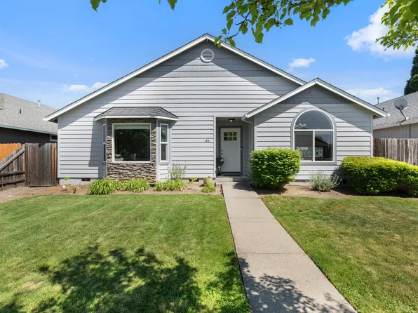 145 SW Vicki Ln, Grants Pass, OR 97526