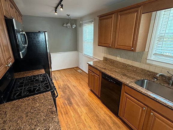 5th image of 2789 Derwent Dr SW