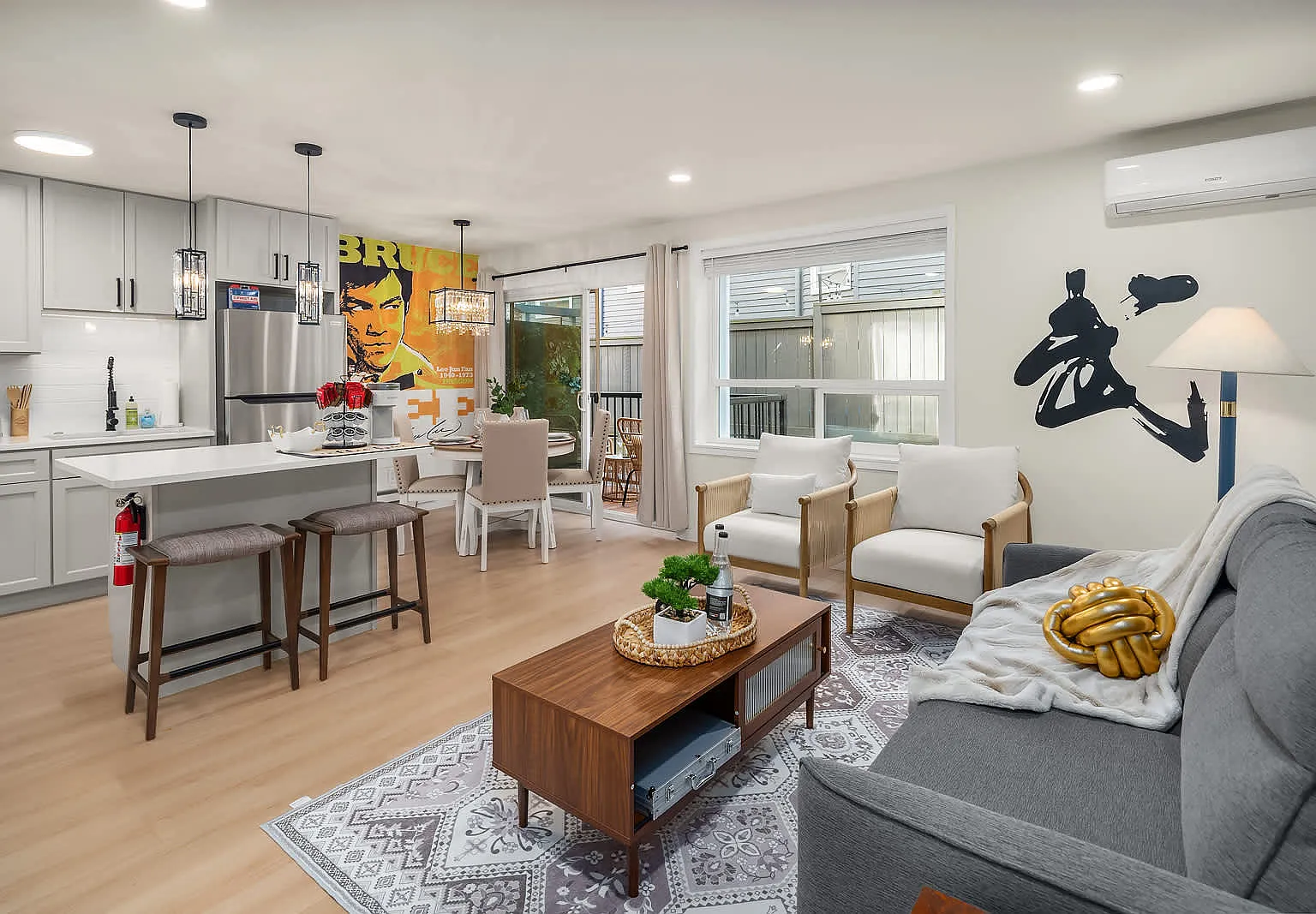 2 bed, 900 sqft, $2,745 — Photo 2