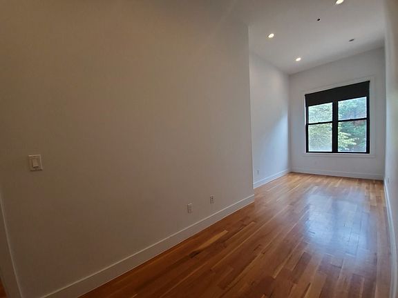 5th image of 239 W 123rd St APT 2