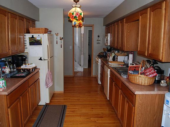 4th image of 709 Beachwood Blvd