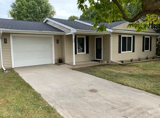 30 Heritage Dr, North Liberty, IA 52317