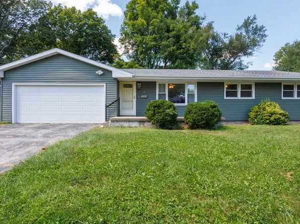 8 Brookwood Dr, Normal, IL 61761