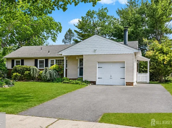 90 Oak Hill Dr, Toms River, NJ 08753