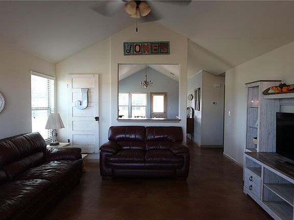 3rd image of 820 Thousand Oaks Trl