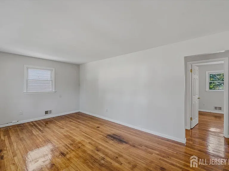 126 Orange St — Photo 9