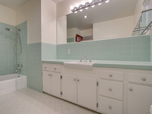 4th image of 6614 Bush Way