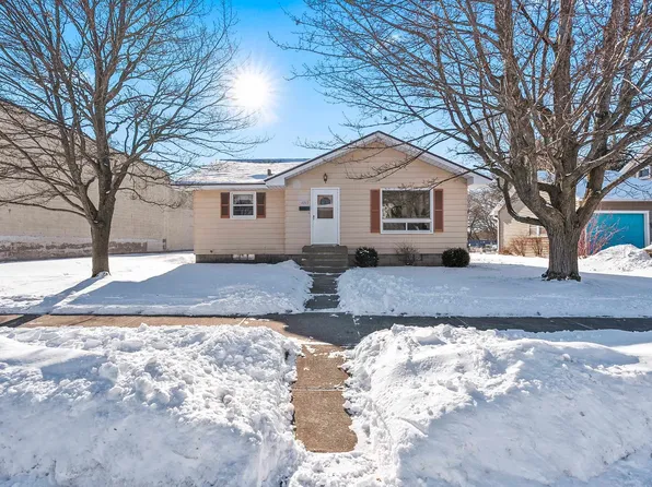 1717 Daggett St, Marinette, WI 54143