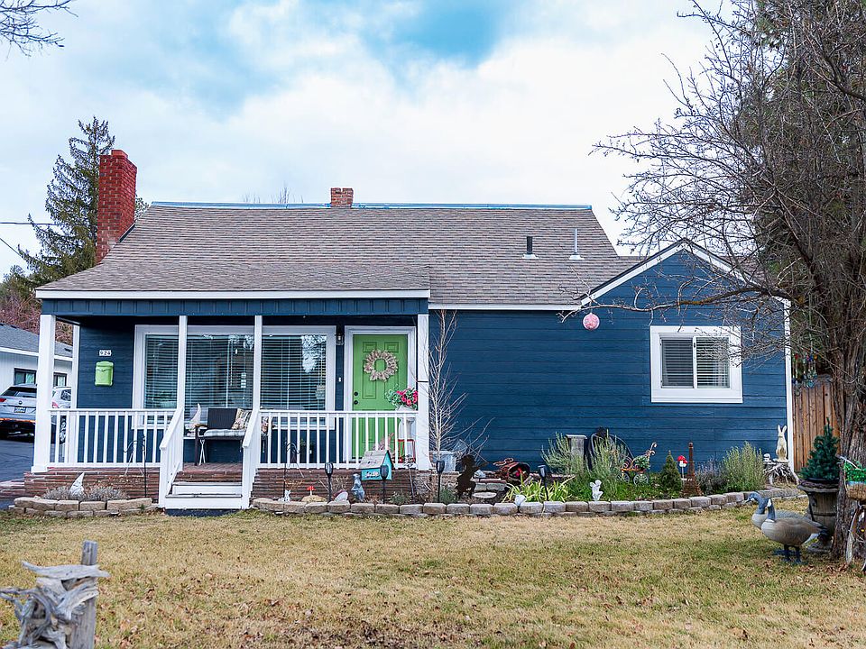 1st image of 924 NE 9th St