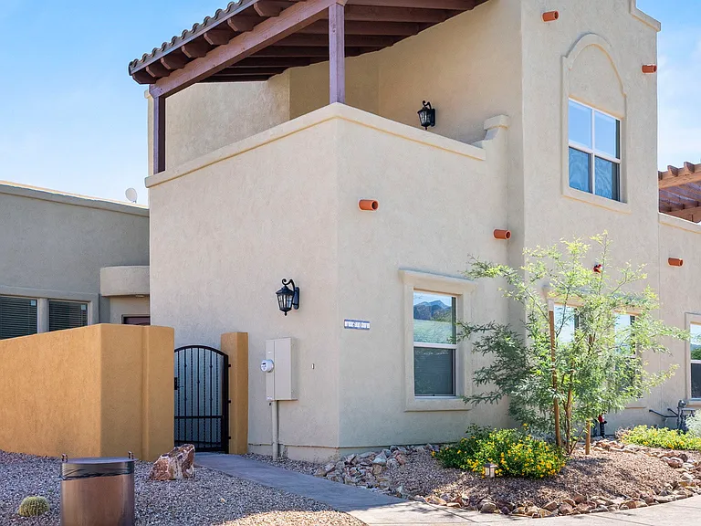 1601 Golden Gate Way — Photo 2