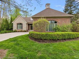 4735 Oakhurst Ridge Rd, Clarkston, MI 48348