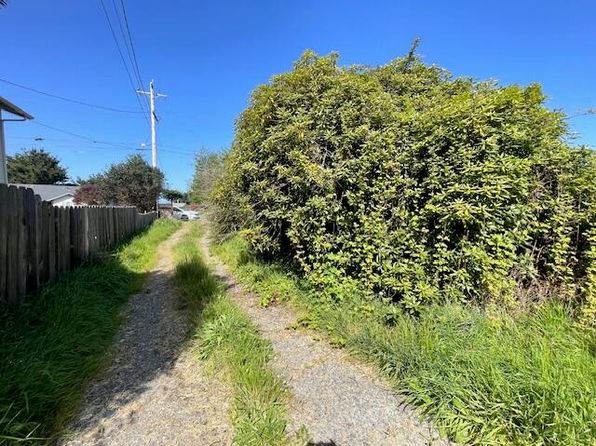 1685 Ocean Dr, McKinleyville, CA 95519