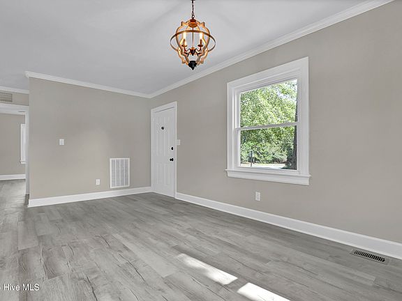 5th image of 317 Brentwood Avenue