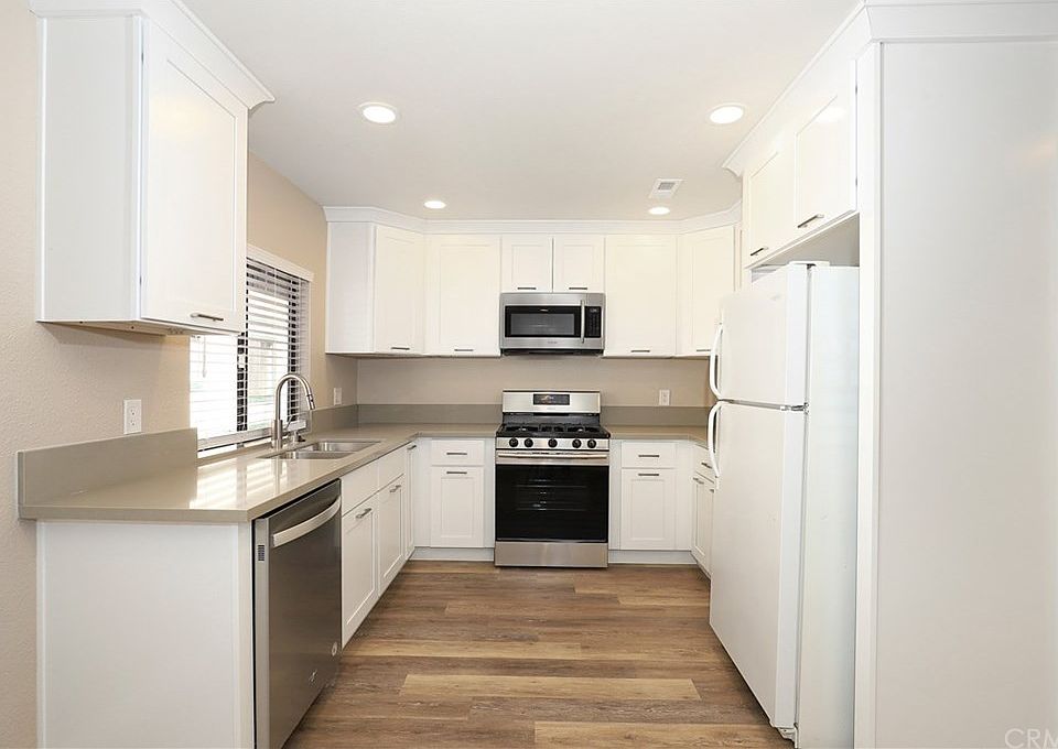 1st image of 1947 Huntington Dr Unit E