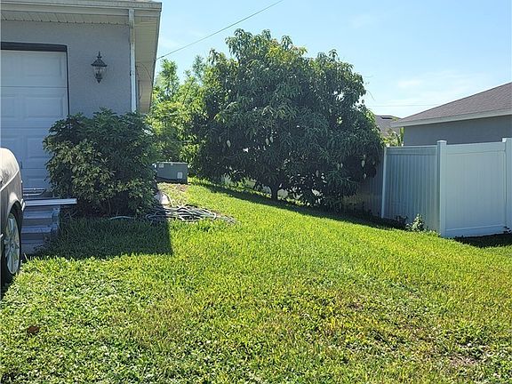 3rd image of 313 SW 14th Pl