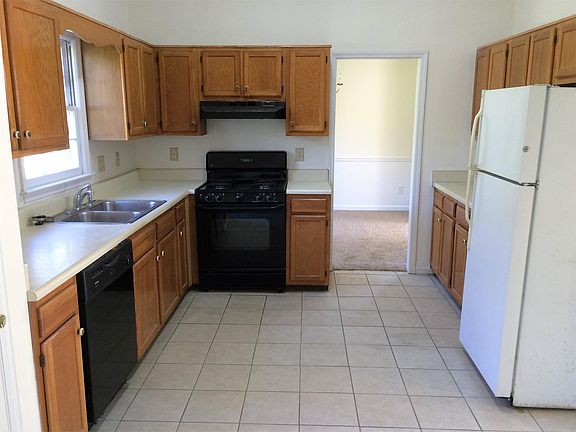 4th image of 1820 Fairfax Dr