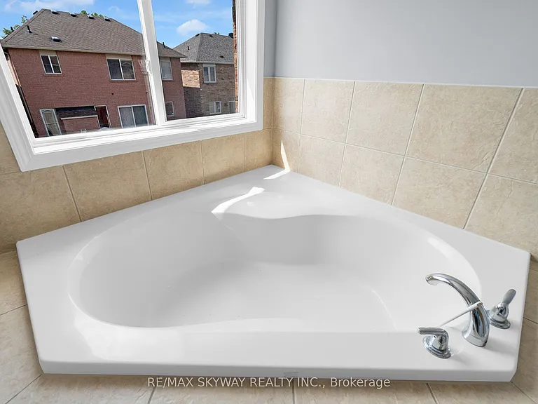 16 Raccoon St — Photo 25