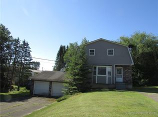 2 Ridgeway St, Houlton, ME 04730