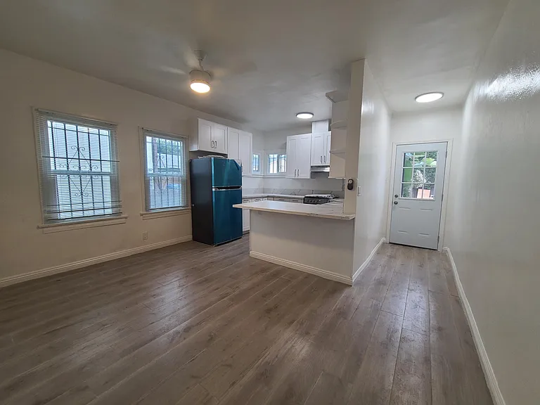512 N Spaulding Ave #3/4 — Photo 3