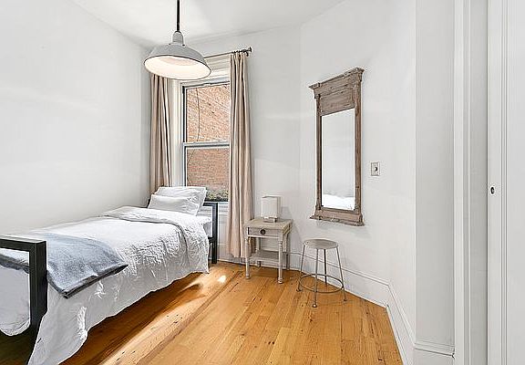4th image of 210 E 17th St APT 2A
