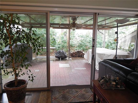 3rd image of 33050 Woodsdale Ln