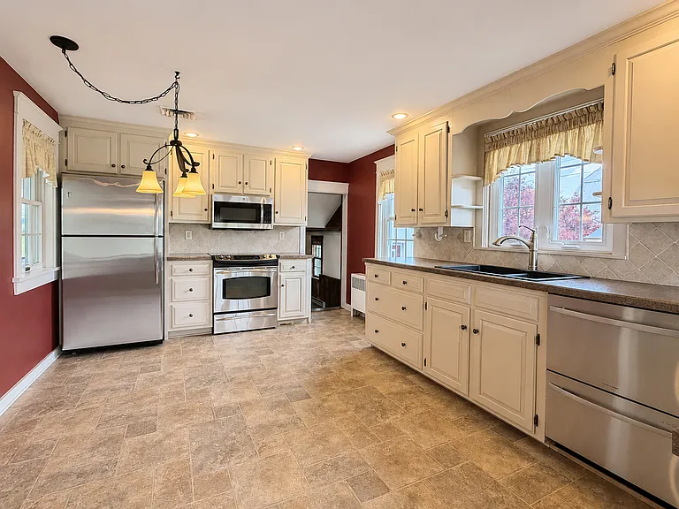 1592 Old Line Rd — Photo 5
