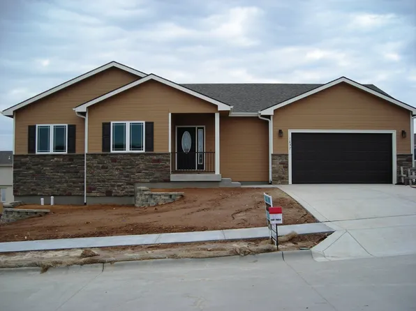 1037 Lobdell Dr, Manhattan, KS 66503