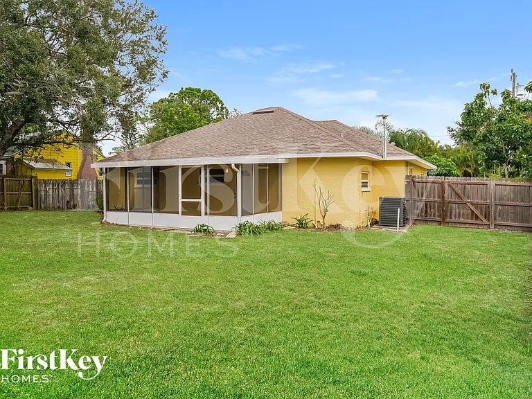 1136 Delmar Ter NE — Photo 15