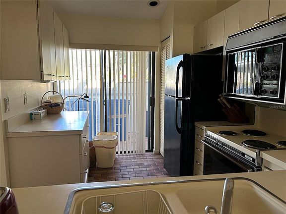 2nd image of 5204 Myrtle Wood #2