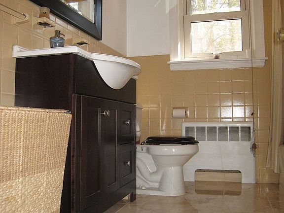 First floor bathroom with marble floor