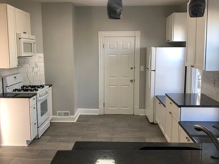 27 Webb St #2 — Photo 1