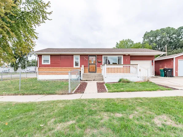 520 S 10th St, Bismarck, ND 58504
