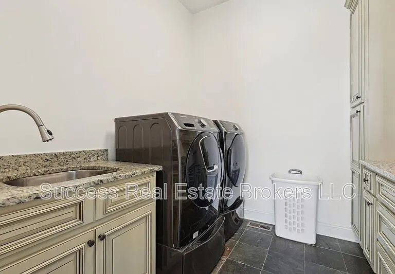 343 Summer Garden Dr — Photo 57