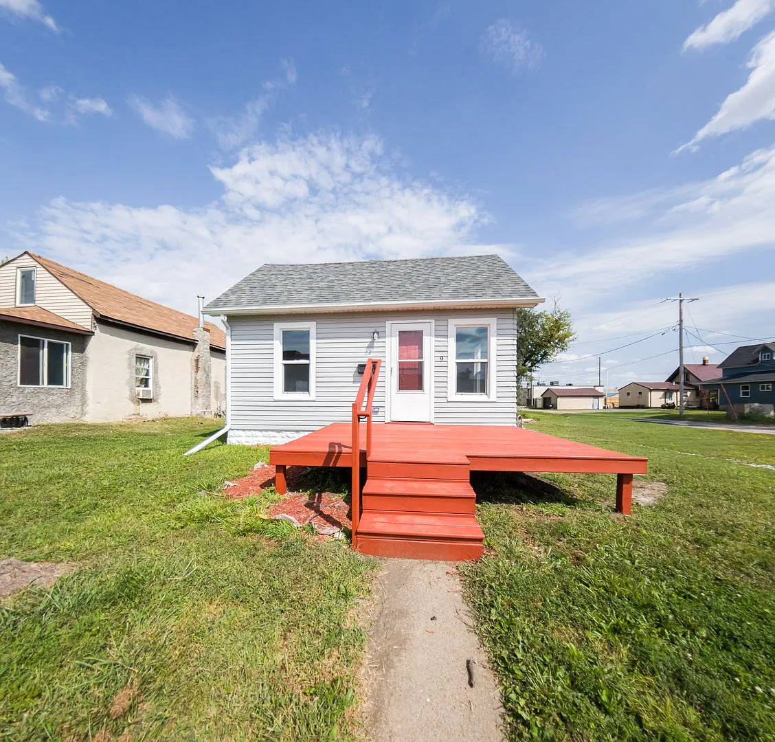 2 Bedroom 1 Bathroom House — Photo 1