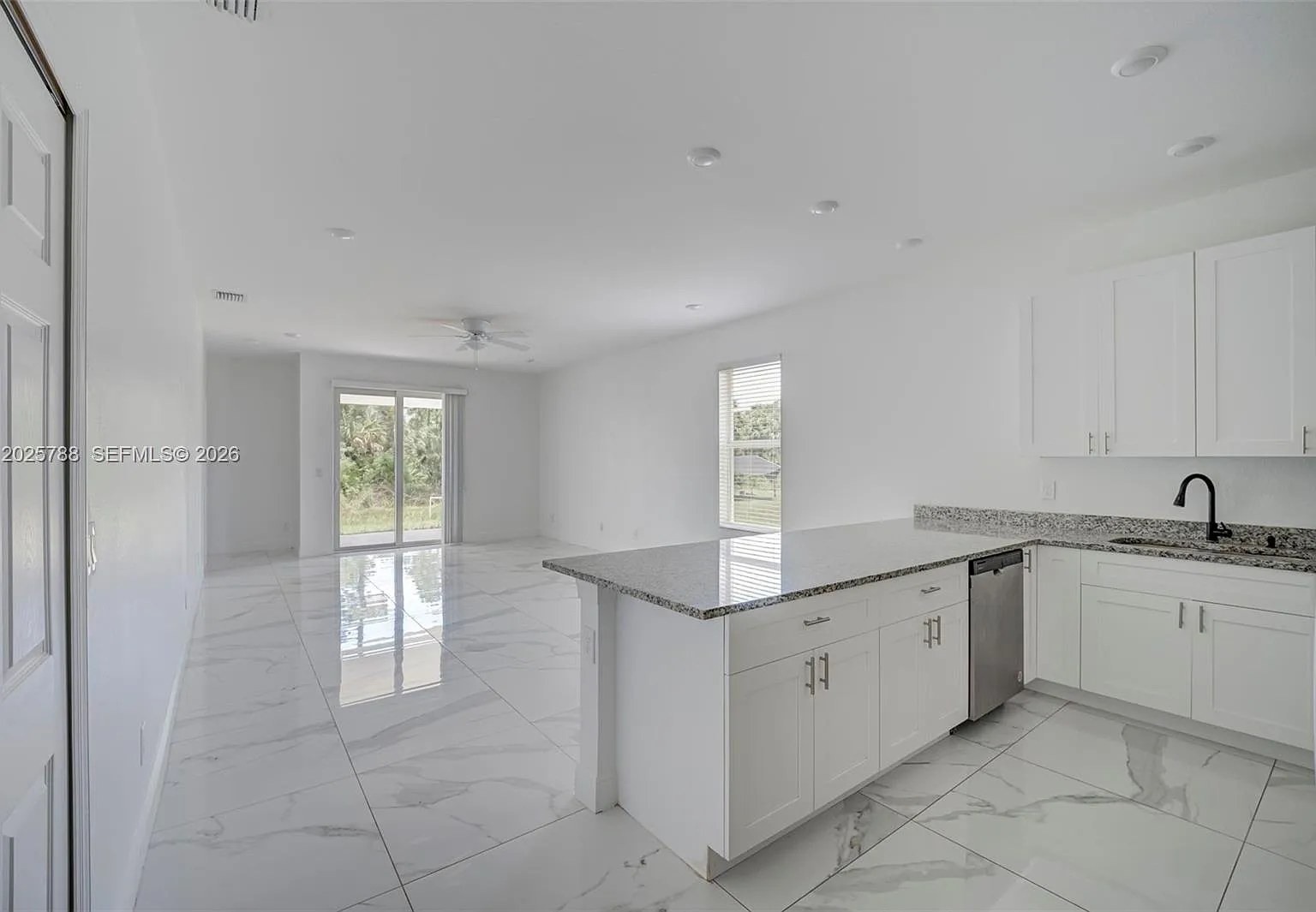 4 bed, 2.0 bath, 1534 sqft, $2,099 — Photo 3