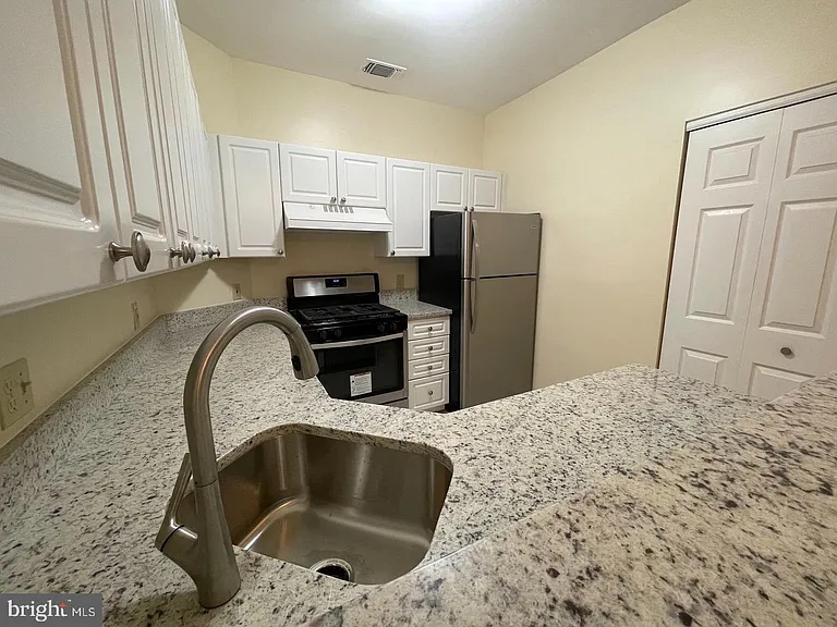 2203 Westcourt Ln #202 — Photo 10