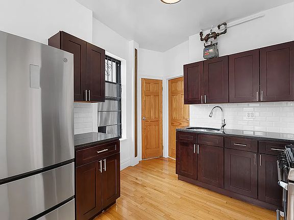 4th image of 235 W 12th St APT 15