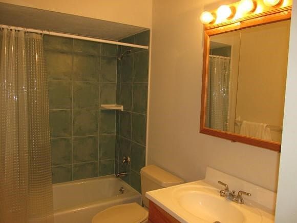 Bath with tubshower